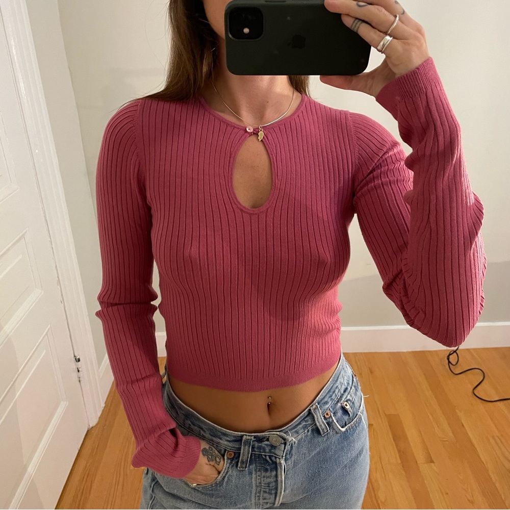 ARITZIA KEYHOLE SOFT KNIT SWEATER